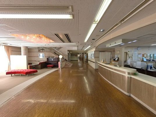 明るく開放的な廊下