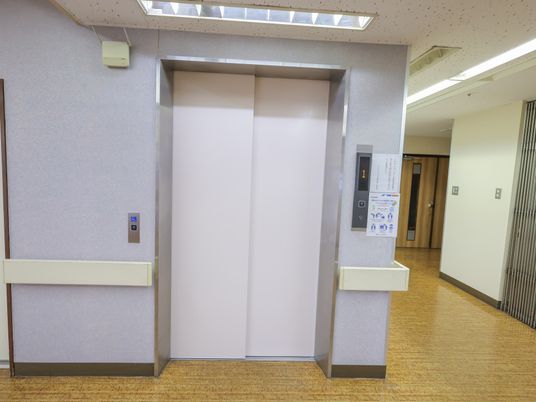エレベーターの廊下