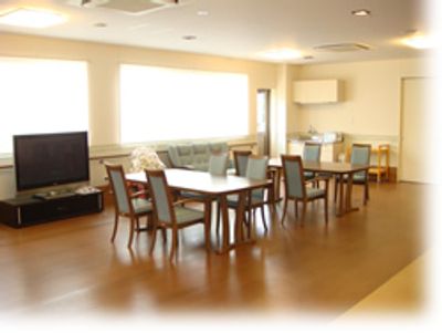 自然光が入る明るい部屋