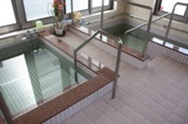 落ち着いた浴槽の空間