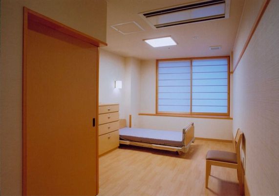 落ち着いた色合いの居室