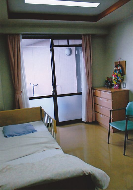 落ち着いた個室の居室