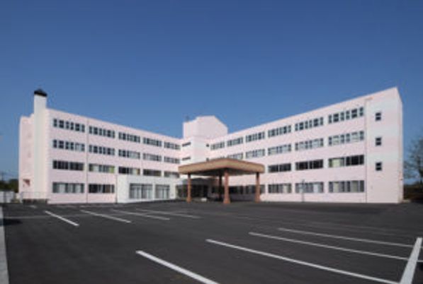 広々とした建物外観
