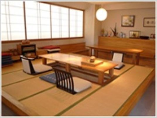 明るい和室の居室