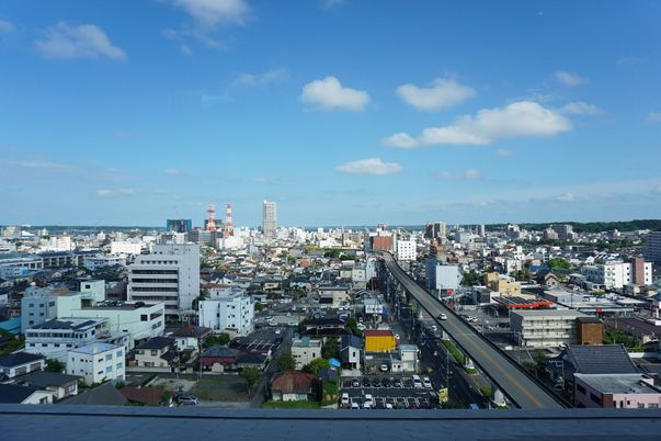 都市の景色と空