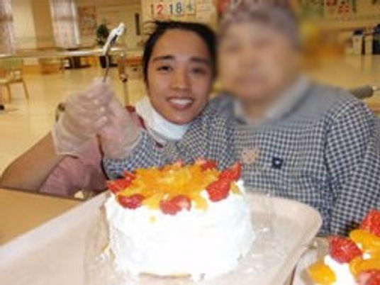ケーキと笑顔の様子