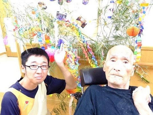 お祭り飾りと先輩と後輩