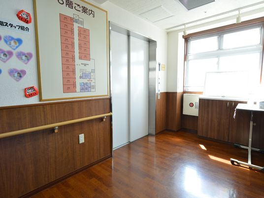 自然光の入る廊下エリア