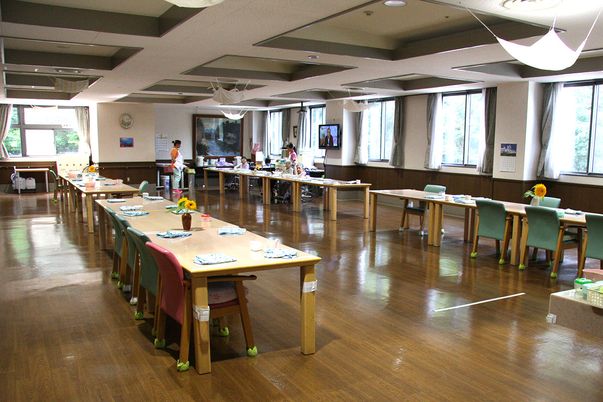 開放的なダイニングルーム