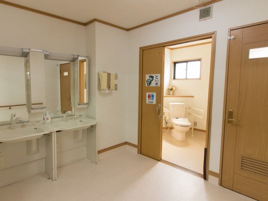 バリアフリーなトイレ設備