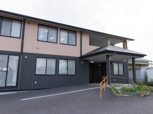モダンな建物の外観