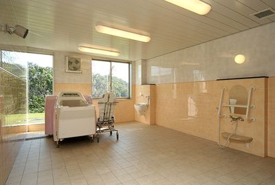 広々とした浴室