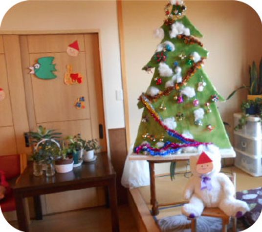 クリスマス飾りの室内