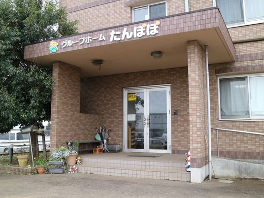 エントランスの明るいイメージ