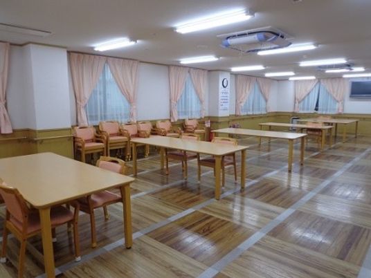 広々とした共用ダイニング