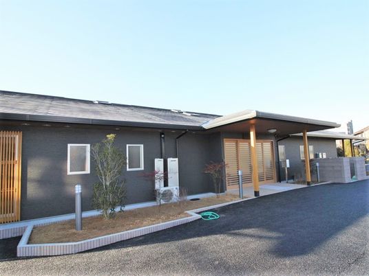 清潔感ある外観の施設
