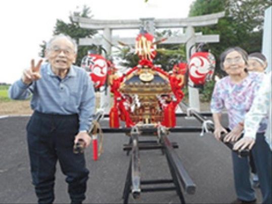 賑やかな祭りの一コマ