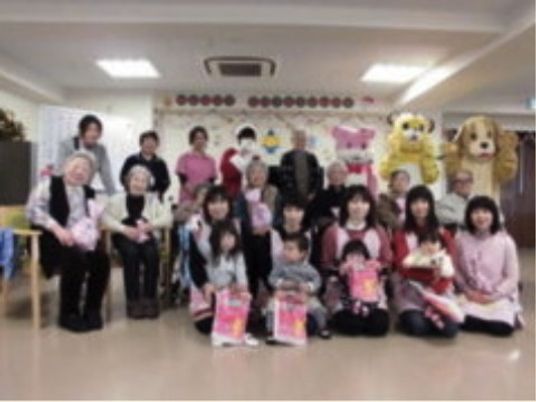 集合する人々の様子