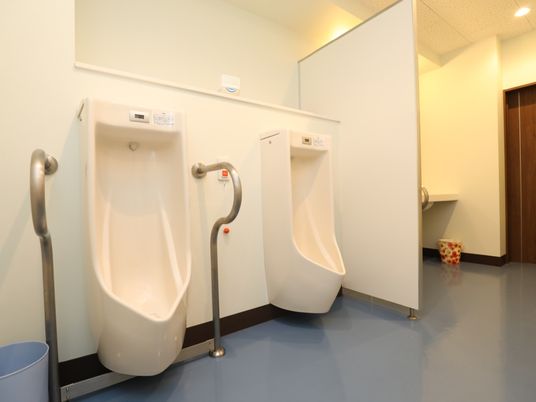 手すり付きトイレの一角