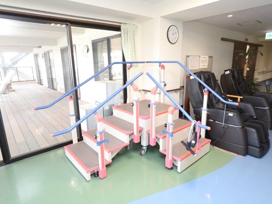 歩行訓練用階段とマッサージチェア