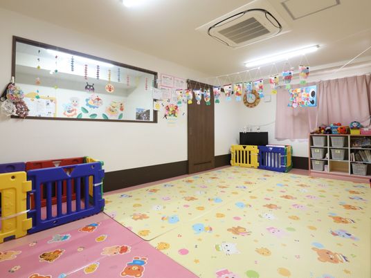 カラフルな多目的室