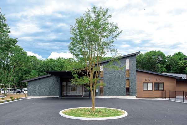 ゆったりした建物の外観