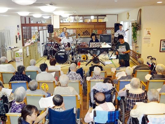 演奏会が開かれているラウンジ