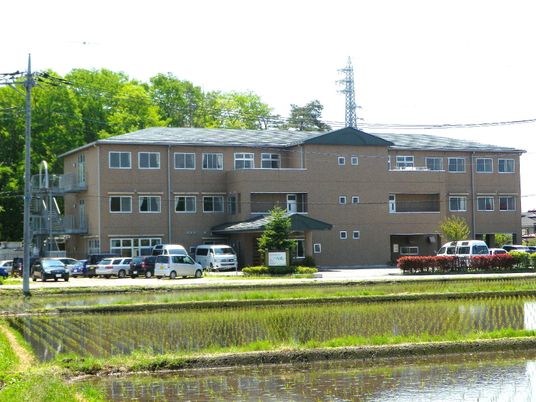自然に囲まれた建物