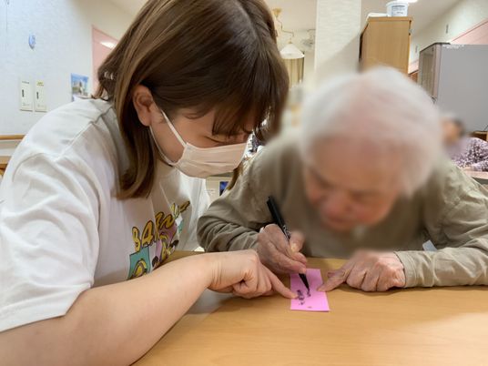 共同作業する様子