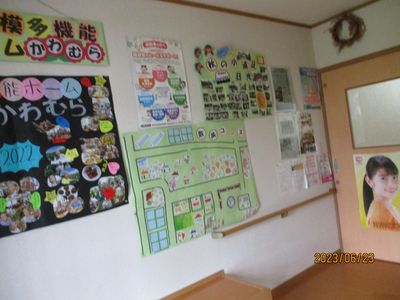掲示物の廊下