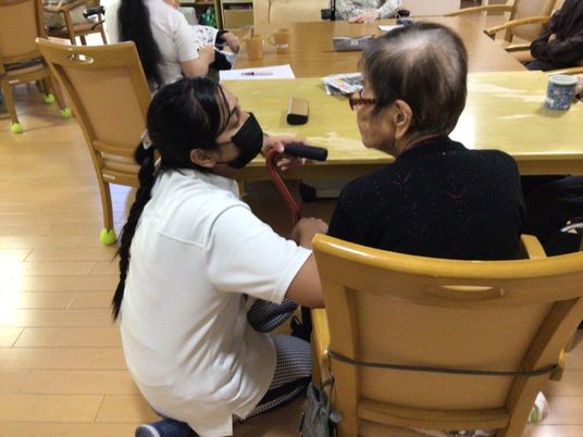 介護スタッフと利用者の対話
