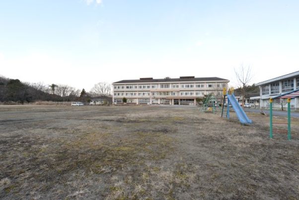 広々とした庭のある建物