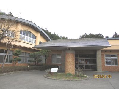 落ち着いた雰囲気の建物外観