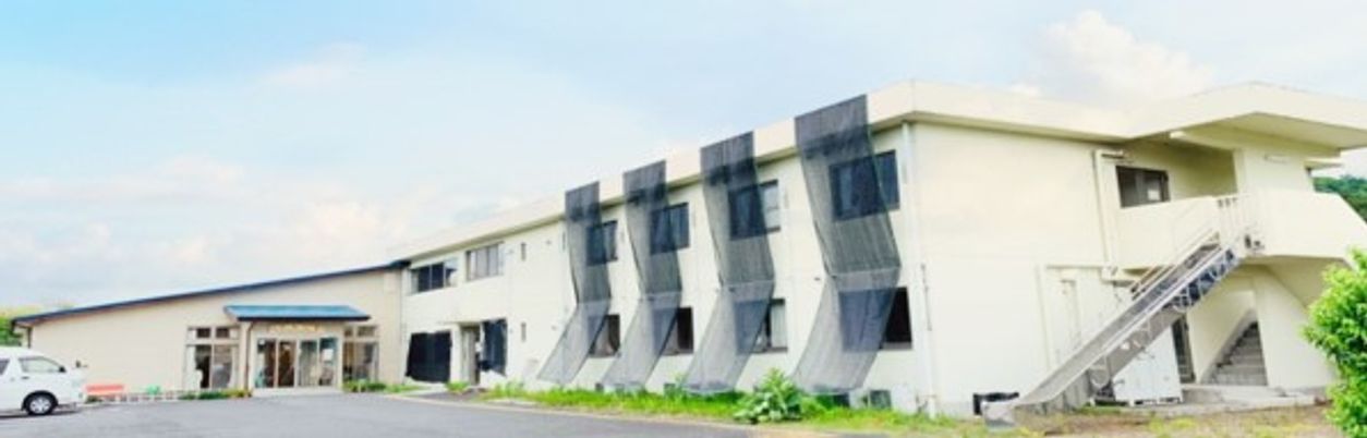 穏やかな外観の建物