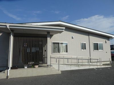 広々とした施設エントランス