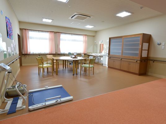  明るく広々とした機能訓練室  