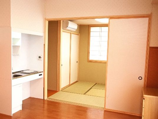 キッチン付きの洋室