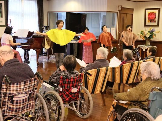 催し物を楽しむ様子