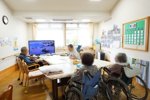 居室の様子を示す画像