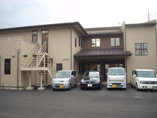 広々とした施設の外観