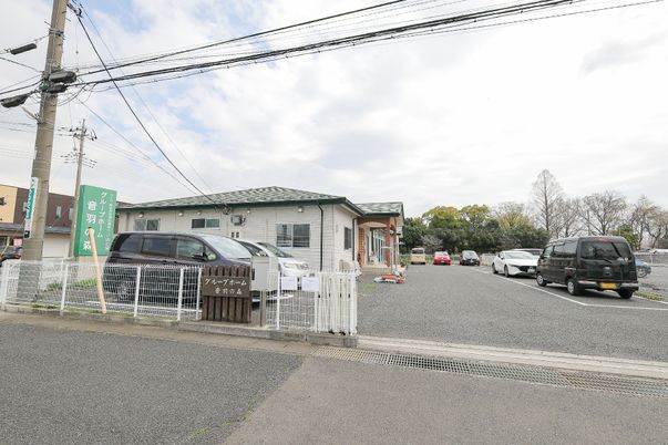平屋建の清潔な外観