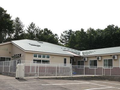 穏やかな外観の建物