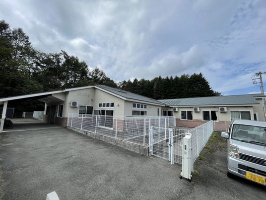 落ち着いた雰囲気の外観