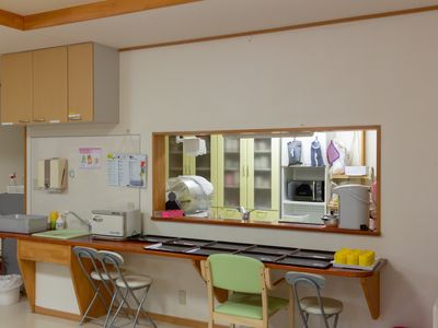 キッチンカウンターと棚