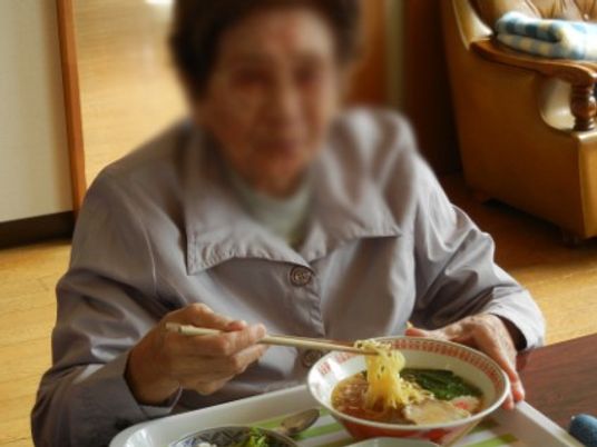 食事を楽しむ様子