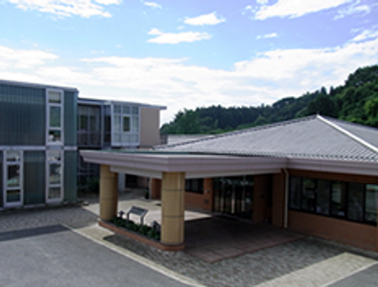 広々とした建物の外観