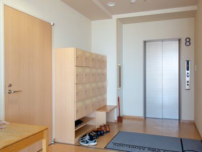 居室入口とエレベーター