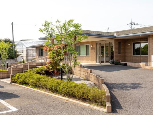 緑豊かな建物入口