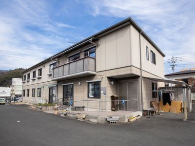 多階層の建物の外観