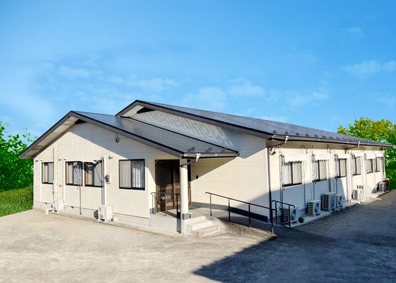 静かな建物の外観